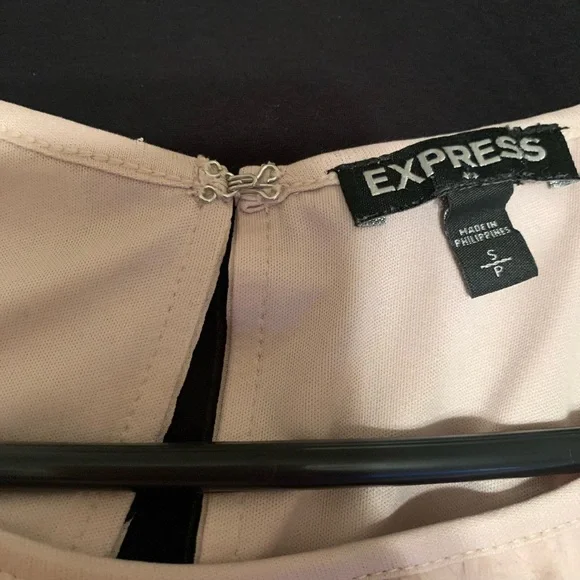 Express high neck spaghetti strap blouse. Elastic in bottom. Size S. - Picture 4 of 6